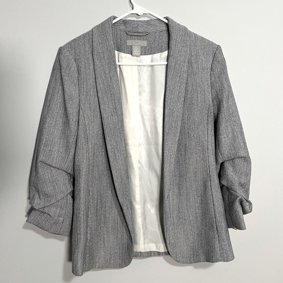 H&M Jackets & Blazers - NWOT H&M grey/black herringbone 3/4 sleeve open blazer. Womens S